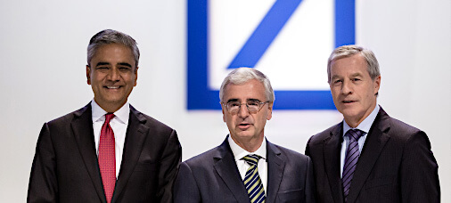 Sie befinden sich im Archiv des Jahres 2014. Das Foto zeigt den Co-Vorstandsvorsitzenden Anshu Jain, den Aufsichtsratsvorsitzenden Dr. Paul Achleitner und den Co-Vorstandsvorsitzenden J&uuml;rgen Fitschen nebeneinander stehend.